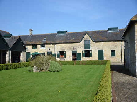 Luxury Own Horse Stay in Wiltshire